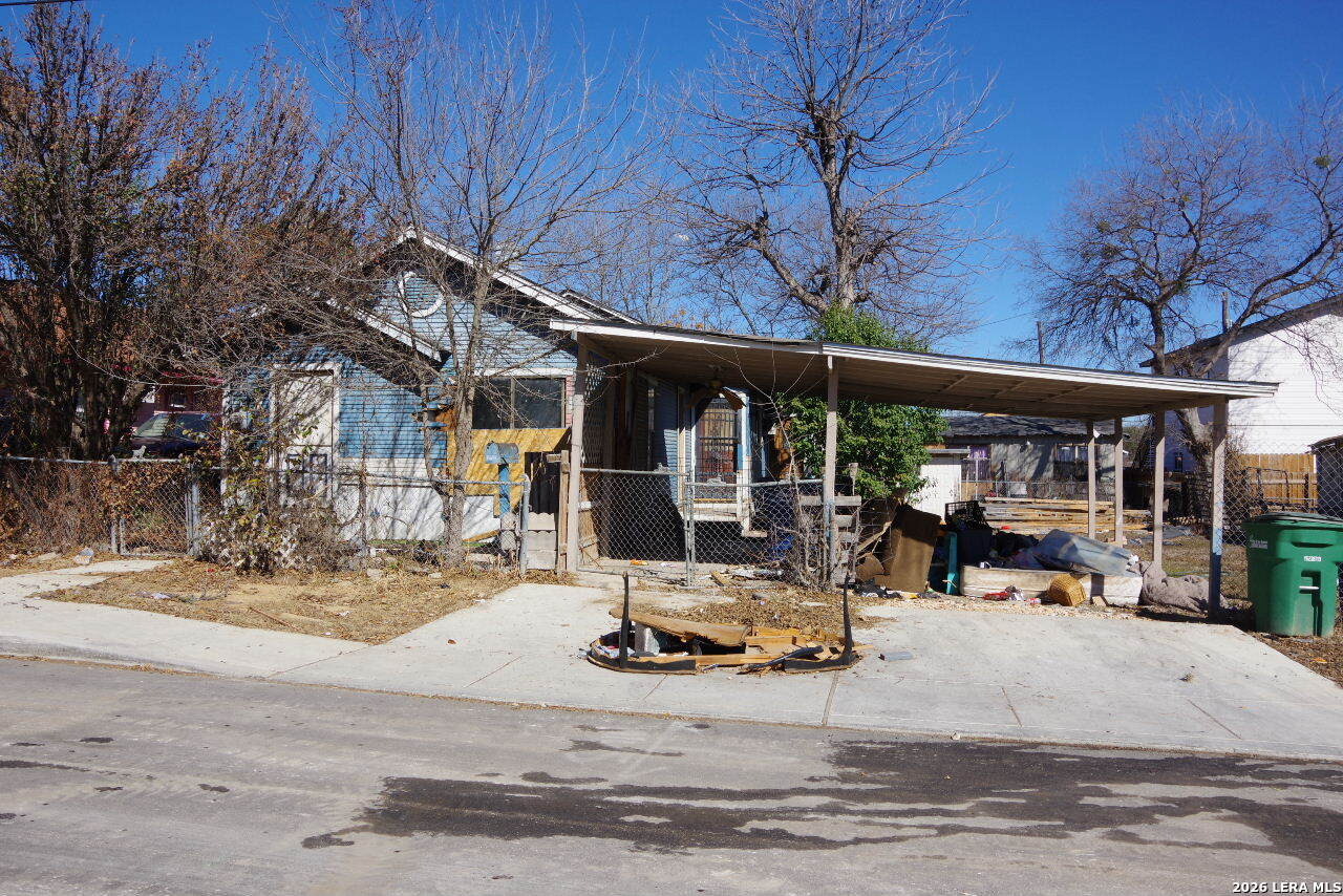 1211 RIVAS St  