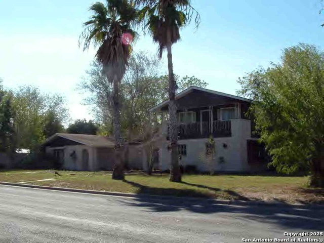Minnesota St, Beeville, TX 78102 #1