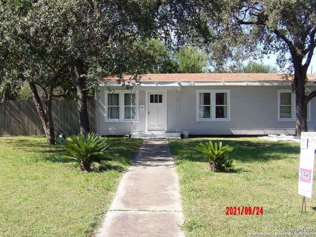 Hayes St, Beeville, TX 78102