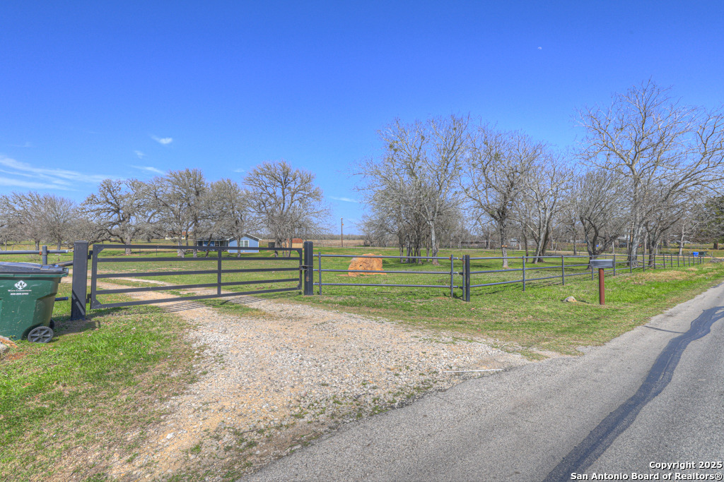 Meadow Lake Dr, Seguin, TX 78155