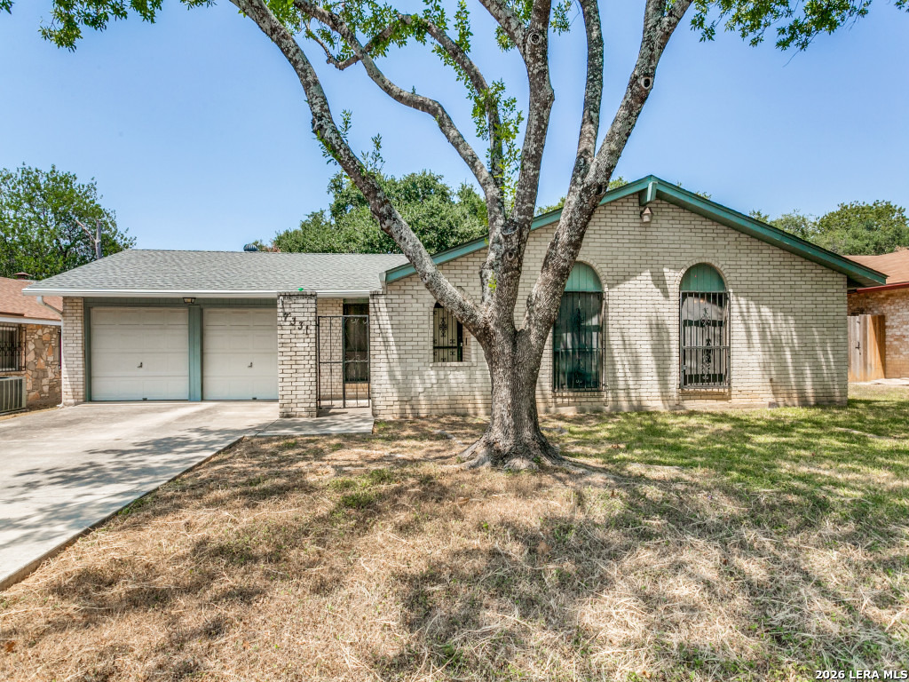 Crownpiece St, San Antonio, TX 78240