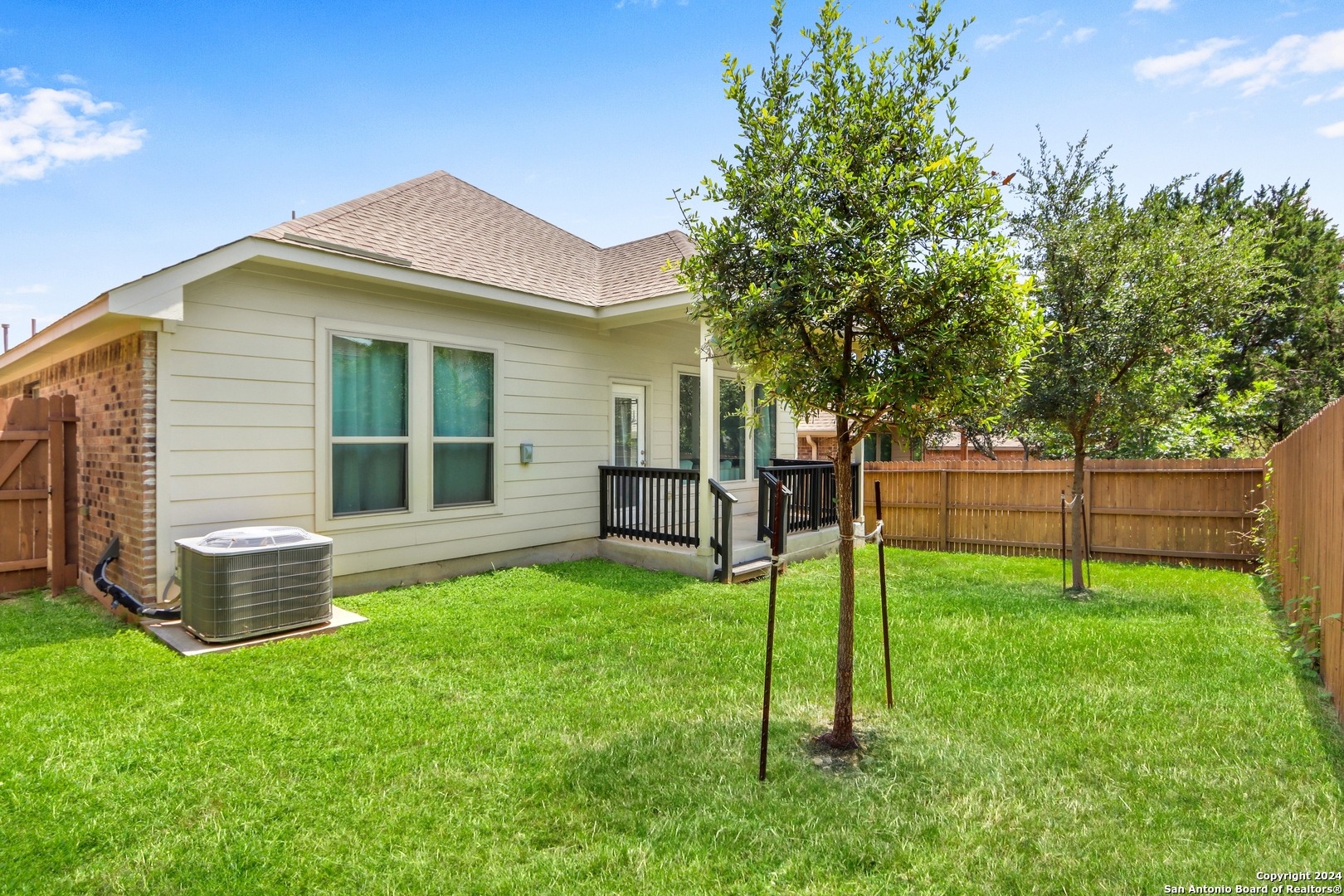 Country Club Dr, Miami, FL 33180 #1