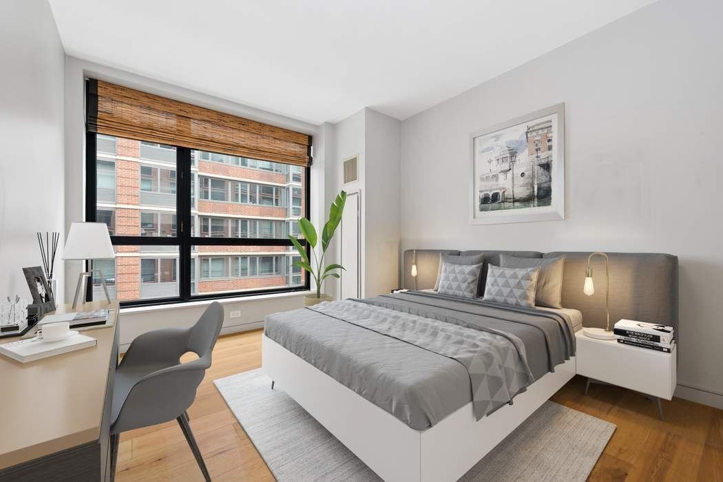 28th St, New York, NY 10001