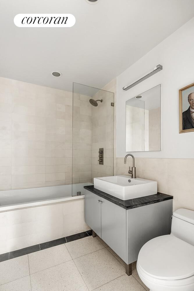 Broadway , Brooklyn, NY 11249