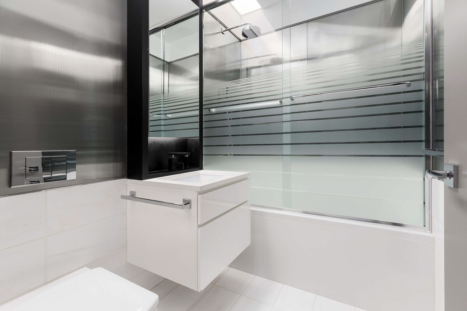 57th St, New York, NY 10019