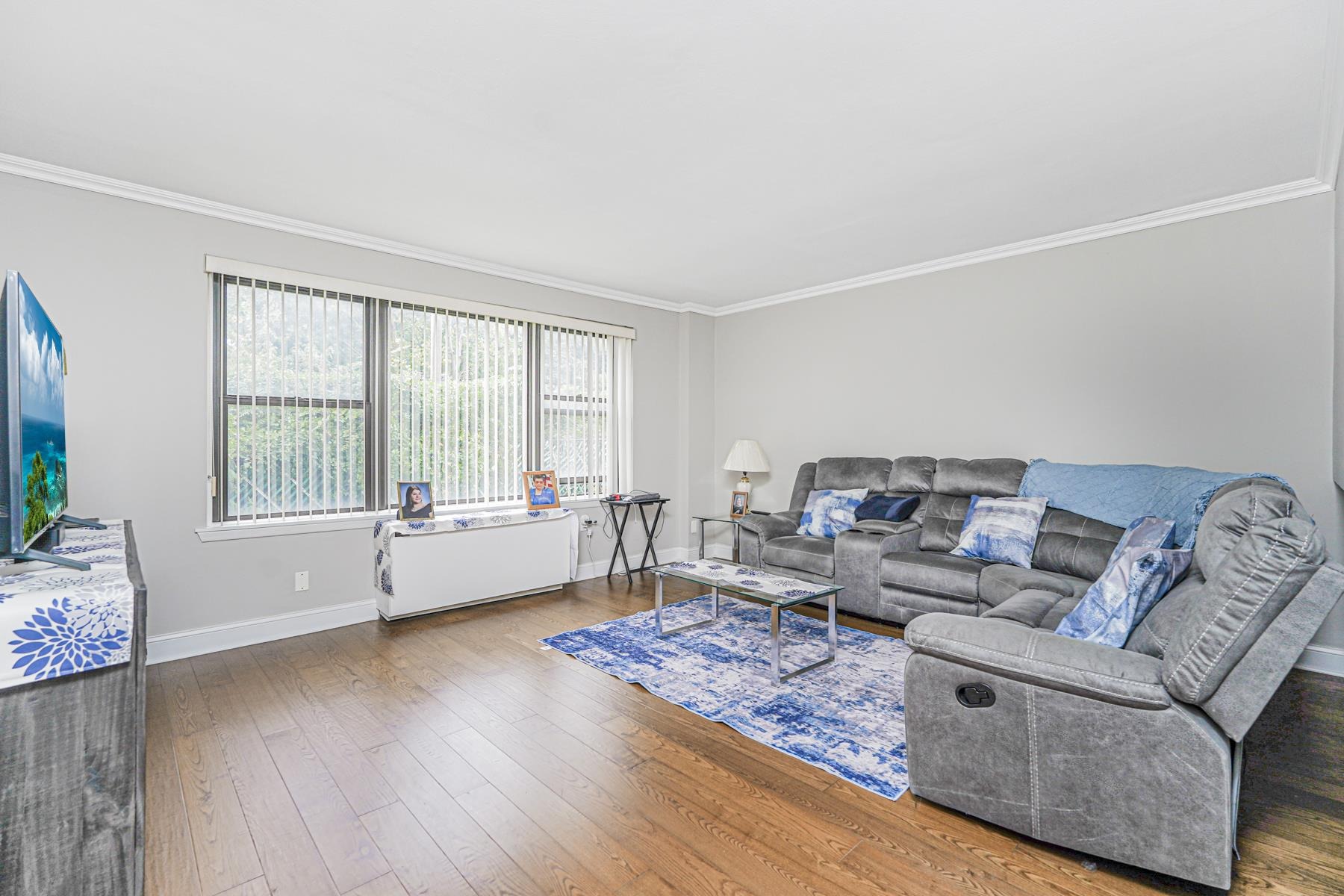 Zoe St, Staten Island, NY 10305