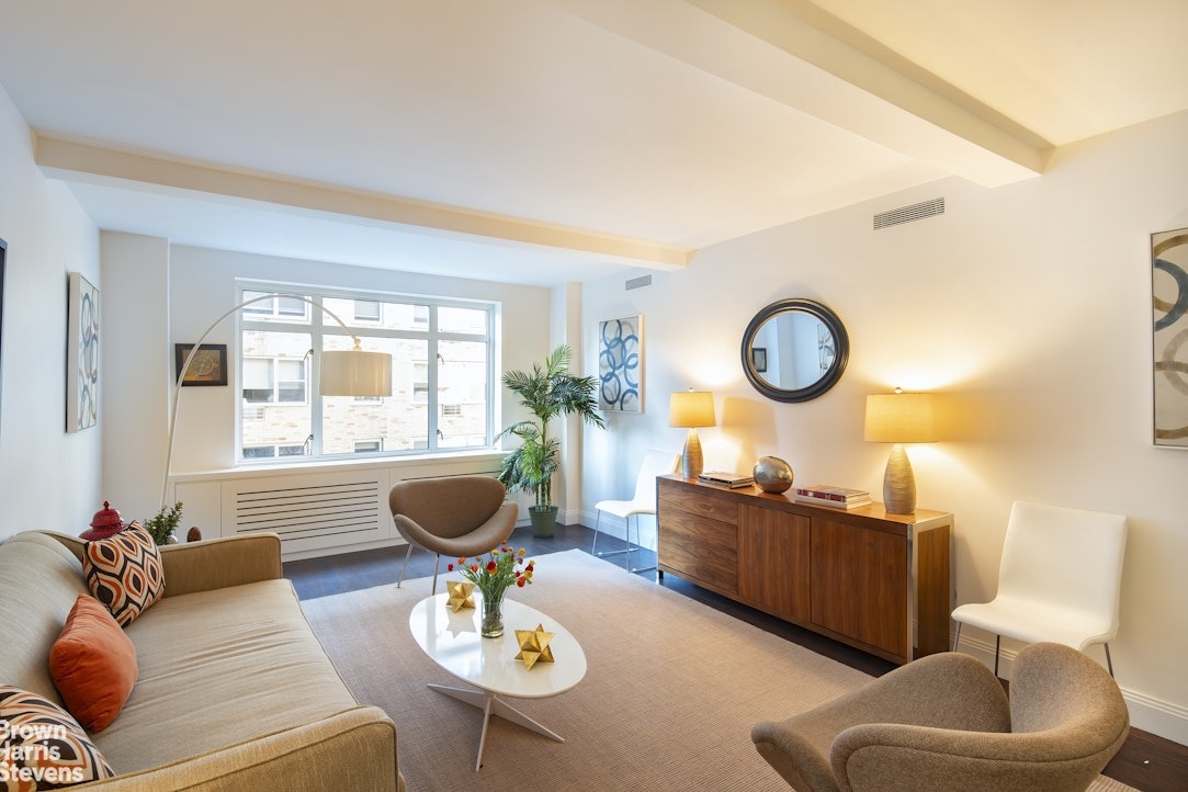 77th St, New York, NY 10075