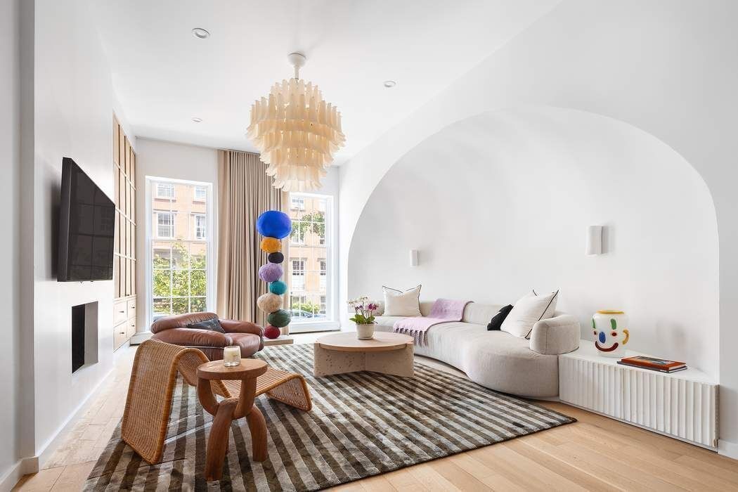 22nd St, New York, NY 10011 #1