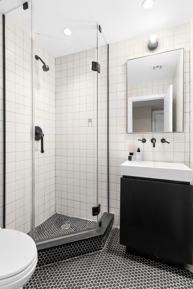 2nd St, Brooklyn, NY 11211