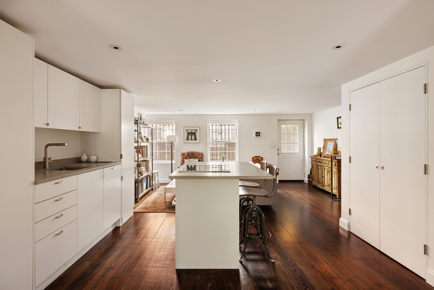 19th St, New York, NY 10011
