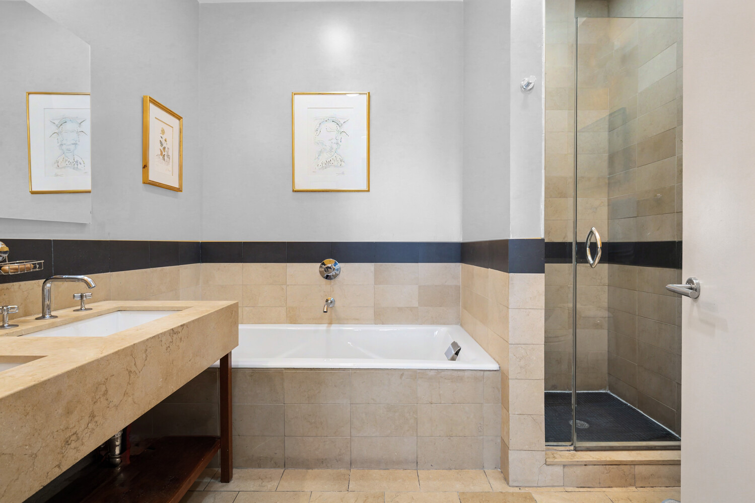 54th St, New York, NY 10019