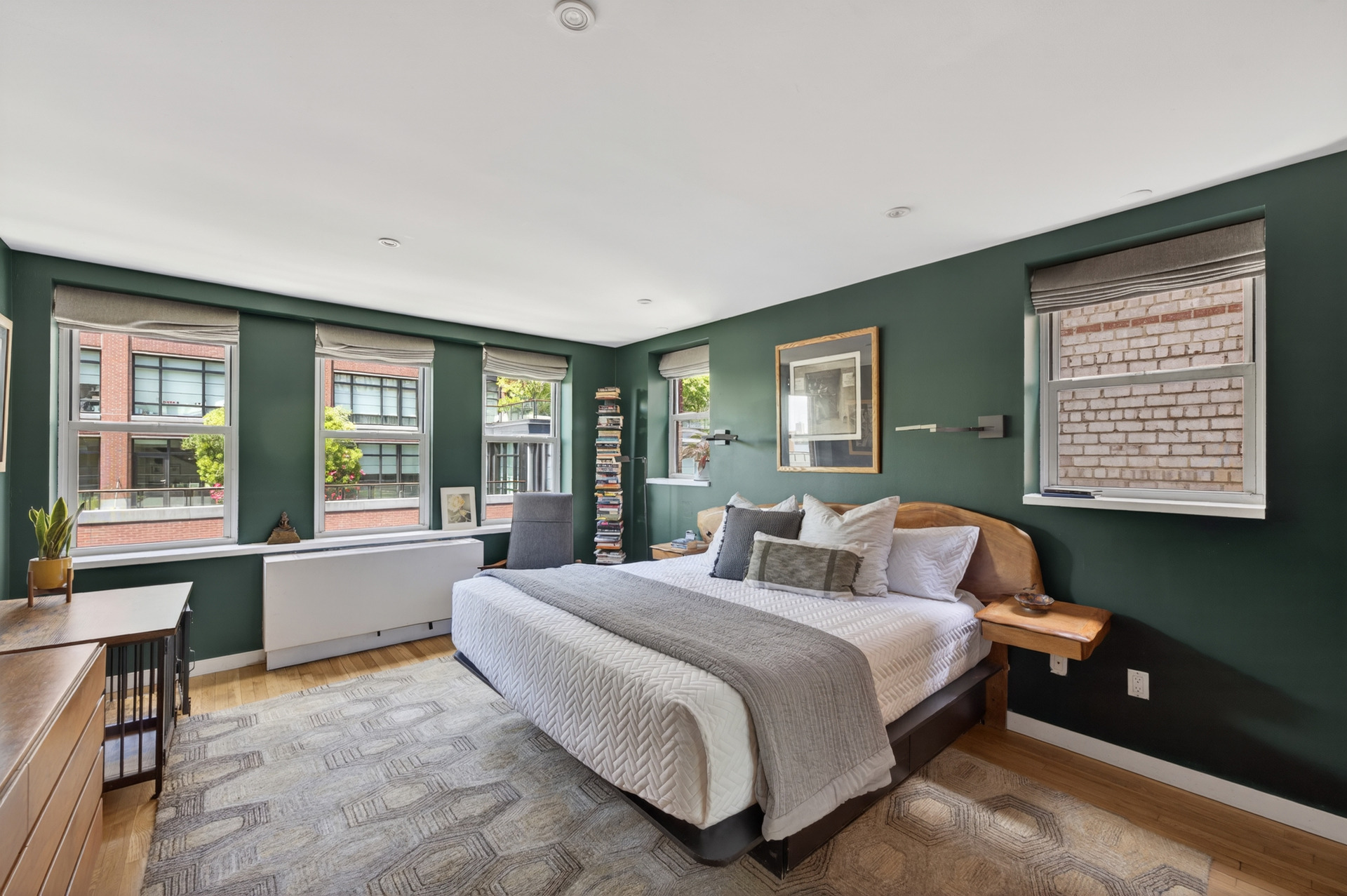 10th St, New York, NY 10014