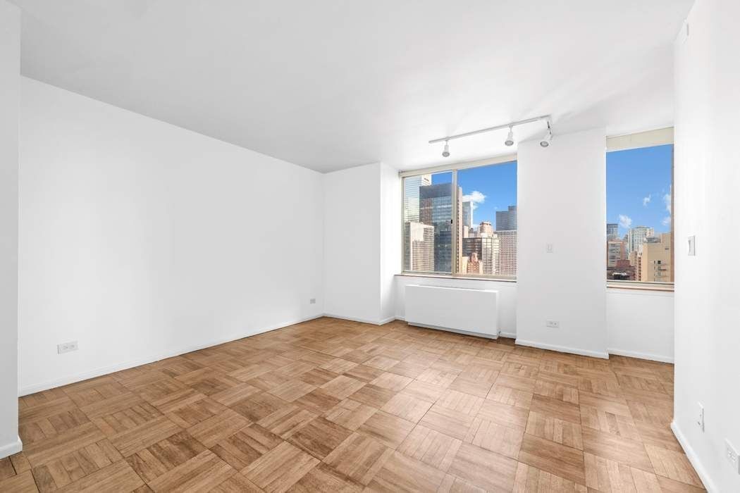 47th St, New York, NY 10017 #1
