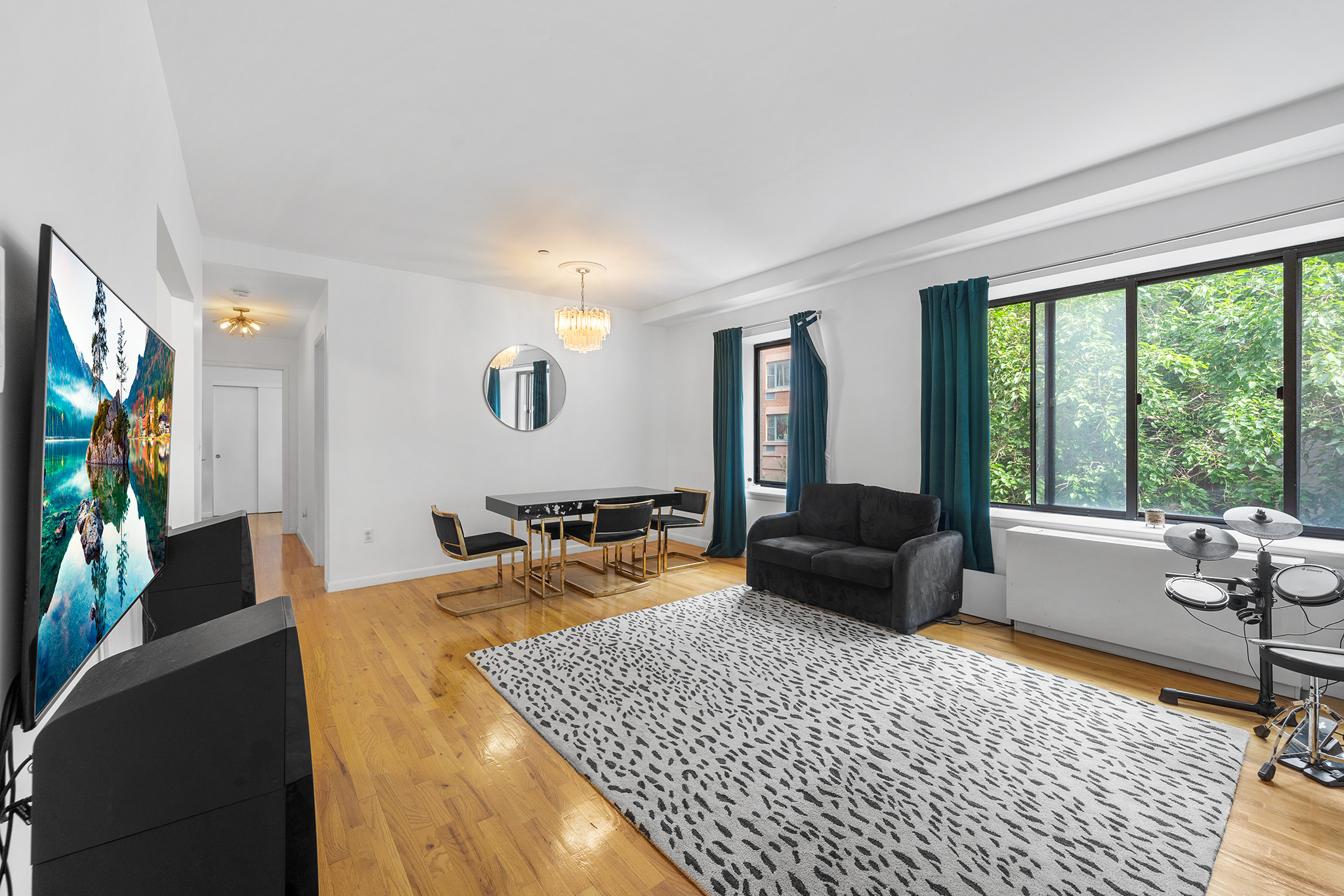 130th St, New York, NY 10037