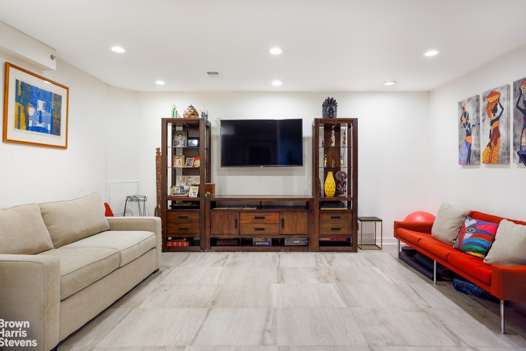 126th St, New York, NY 10027 #1