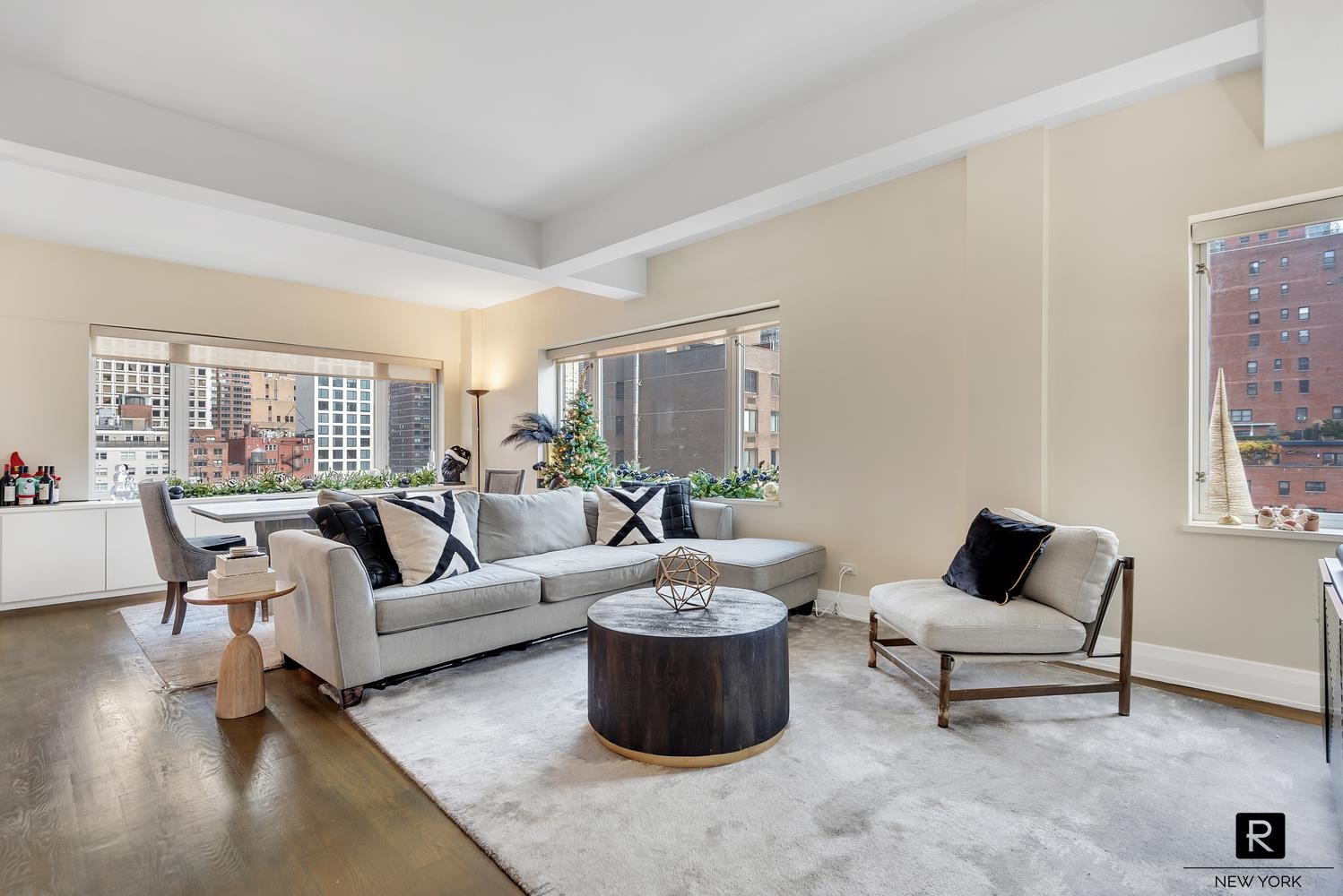 51st St, New York, NY 10022