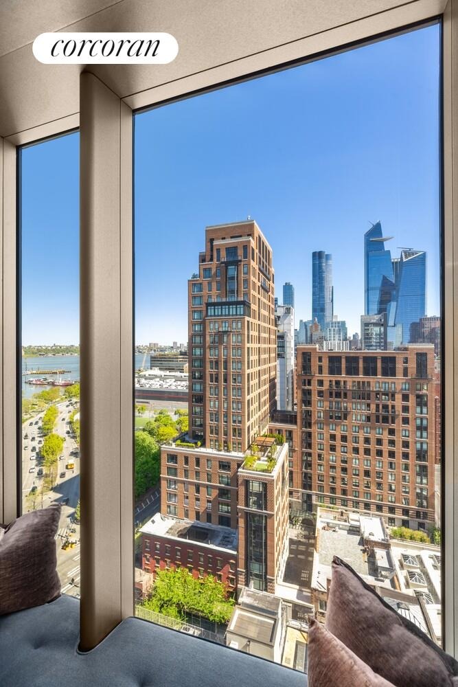 21st St, New York, NY 10011