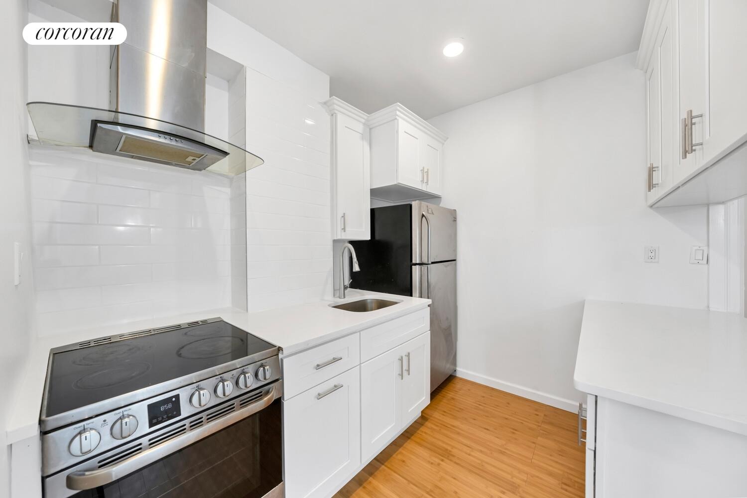 58th St, New York, NY 10019