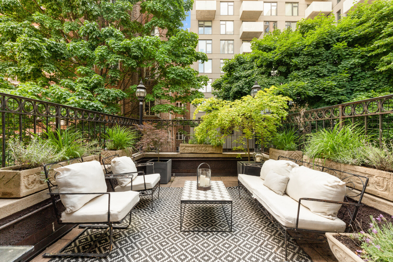 87th St, New York, NY 10128