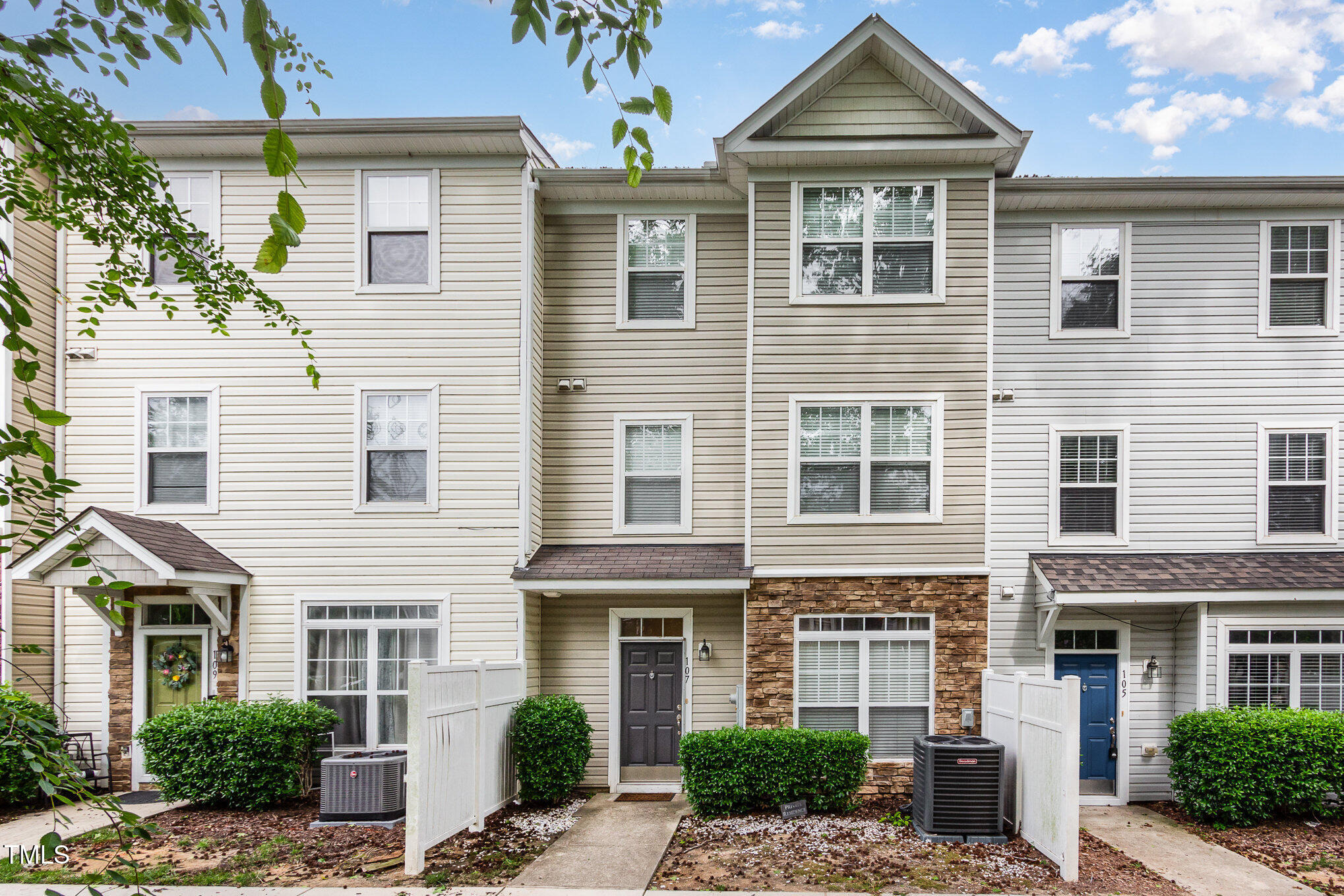 Canyon Rock Ct, Raleigh, NC 27610