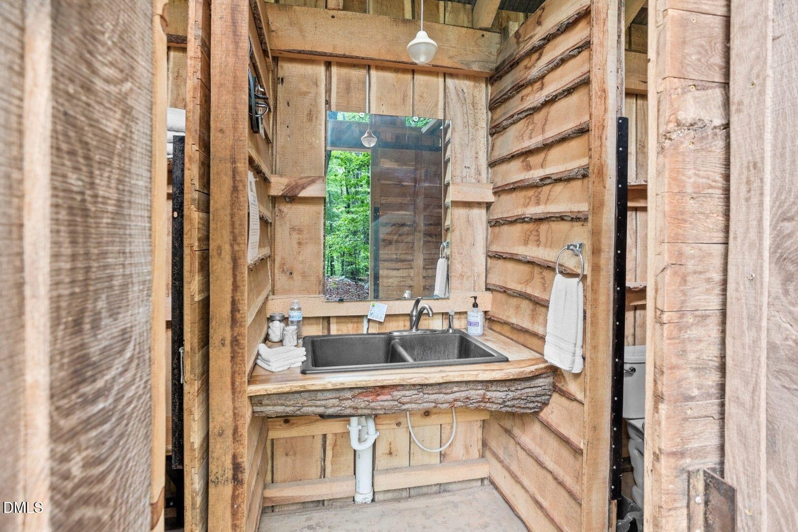 Carolina Ave, Asheboro, NC 27203