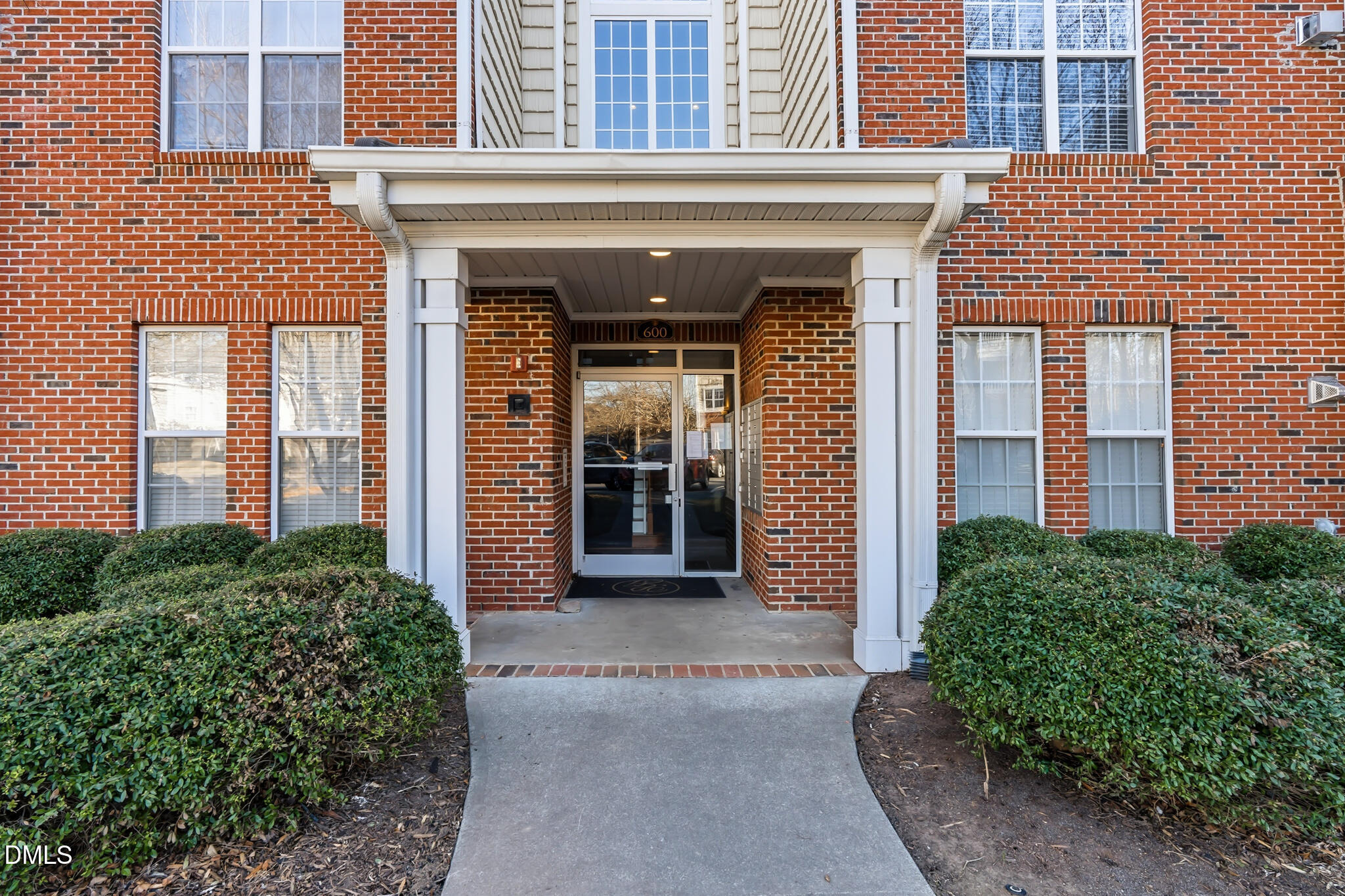 Ives Ct, Chapel Hill, NC 27514