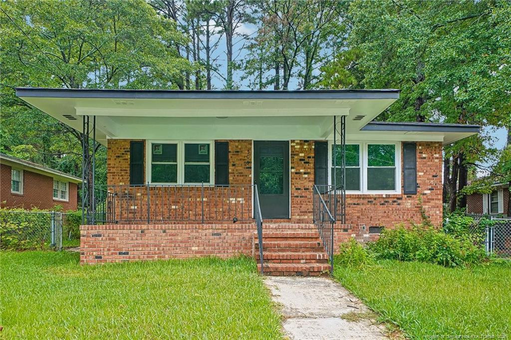Eaton St, Fayetteville, NC 28301