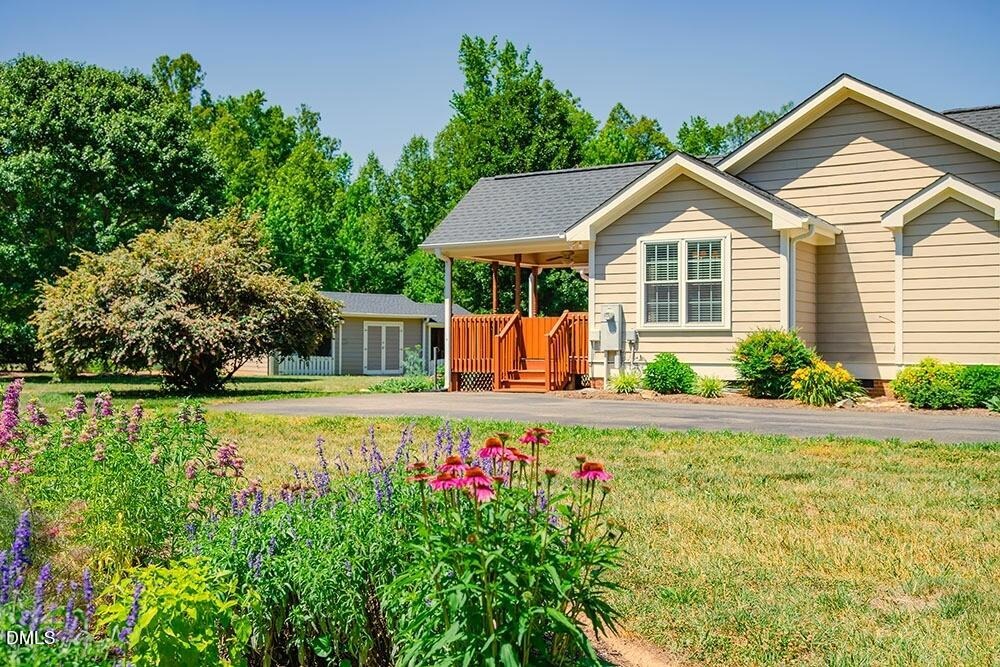 Red Berry Holly Ln, Hurdle Mills, NC 27541