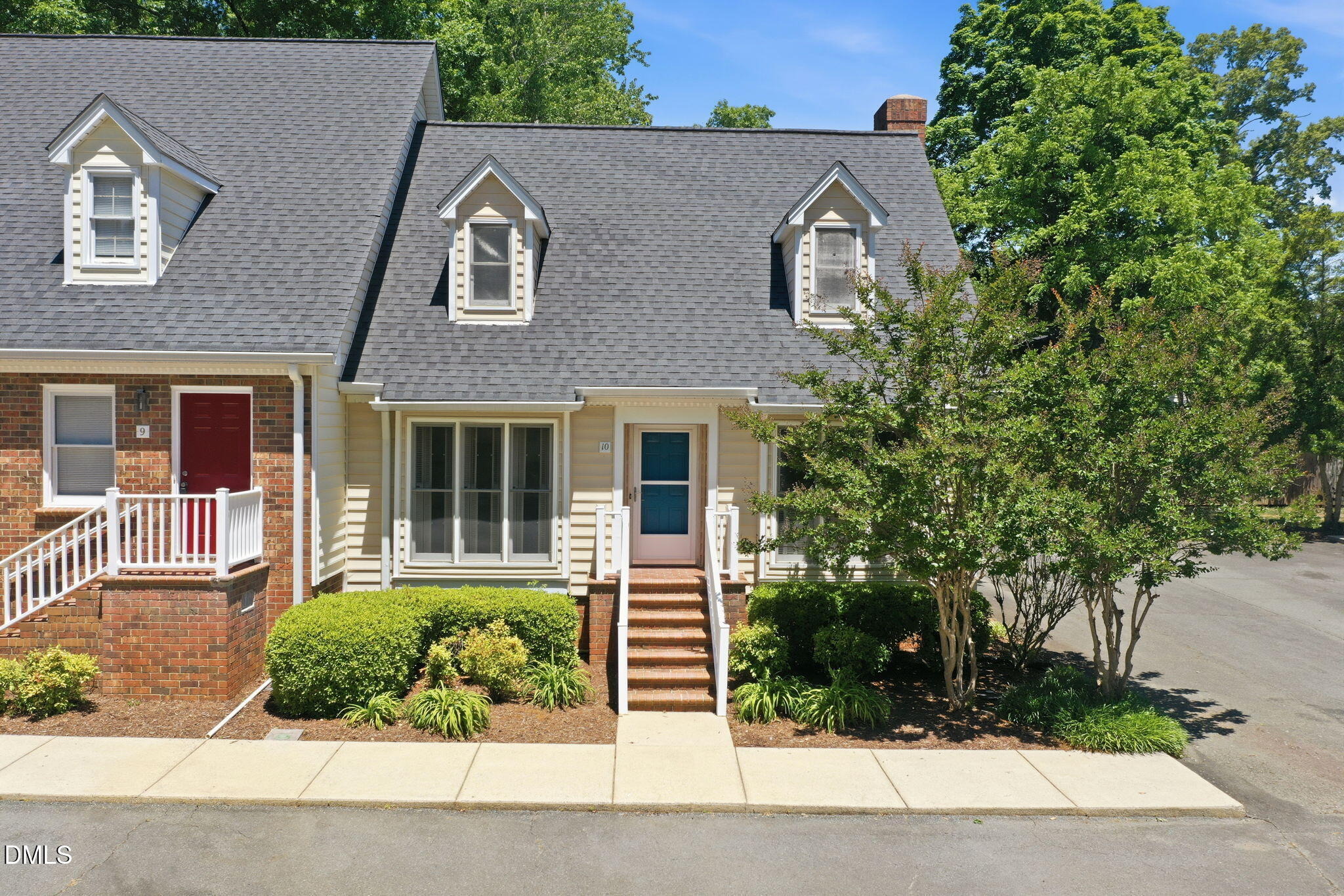Sherwood Dr, Burlington, NC 27215