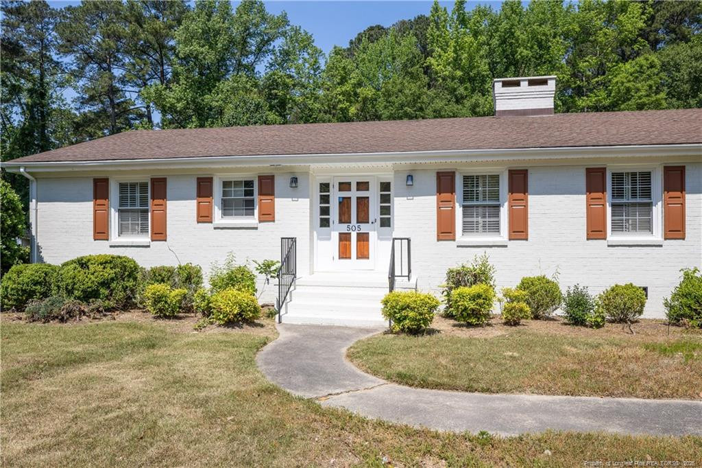 Lafayette St, Clinton, NC 28328