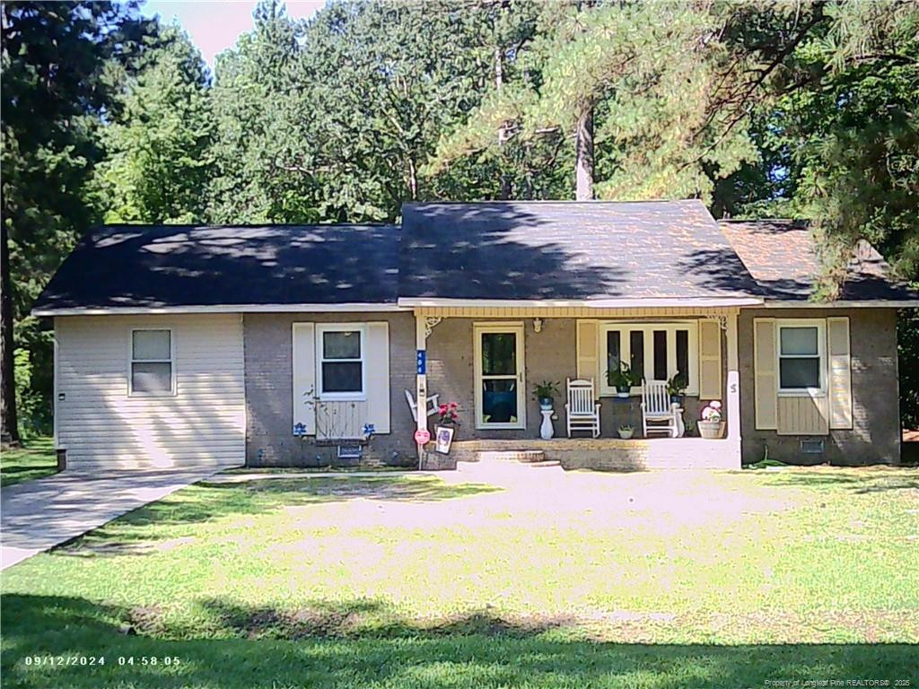 Mundy St, Maxton, NC 28364