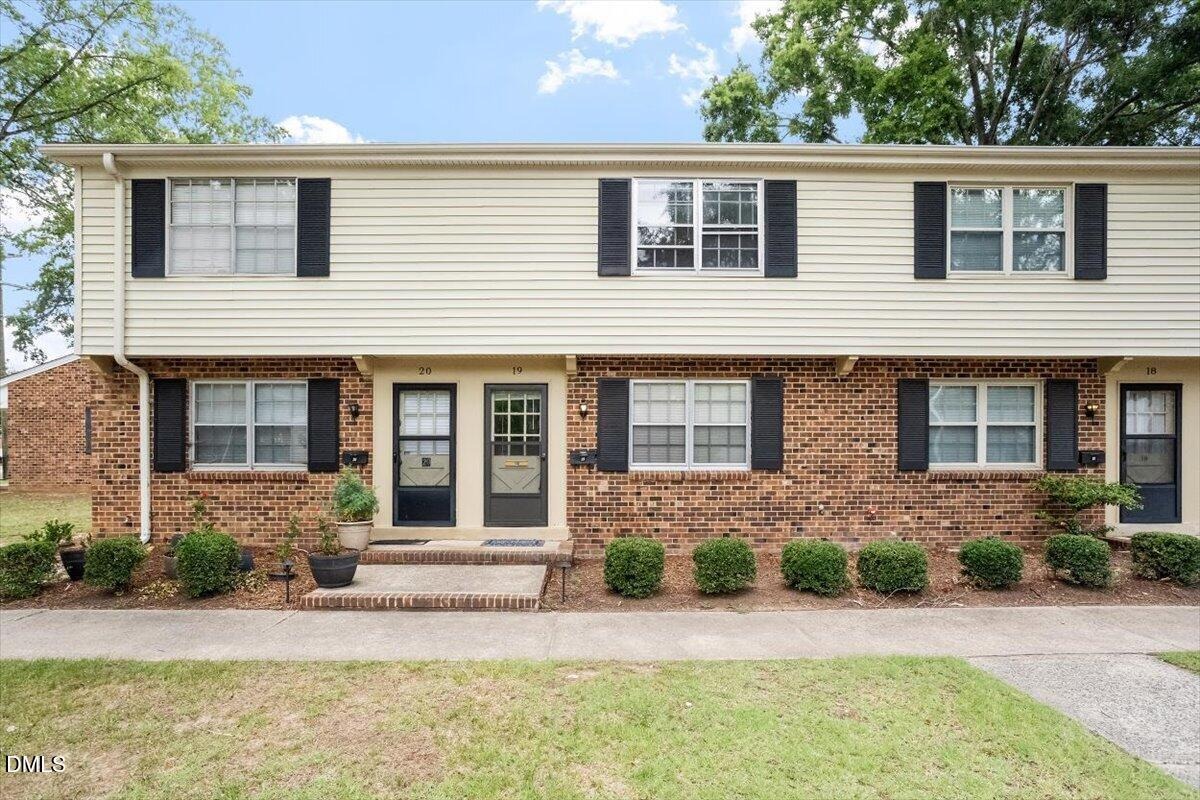 Willow Dr, Chapel Hill, NC 27514