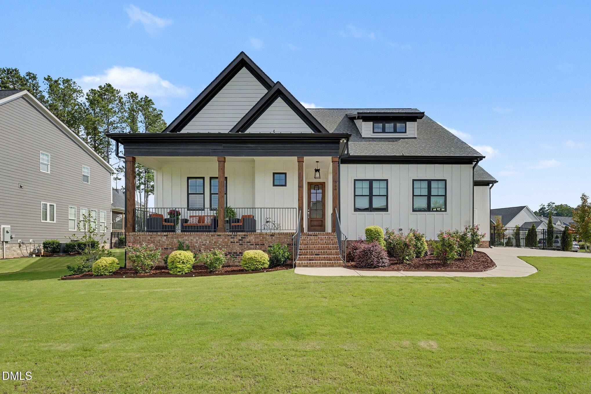 Silent Cove Ln, Holly Springs, NC 27540