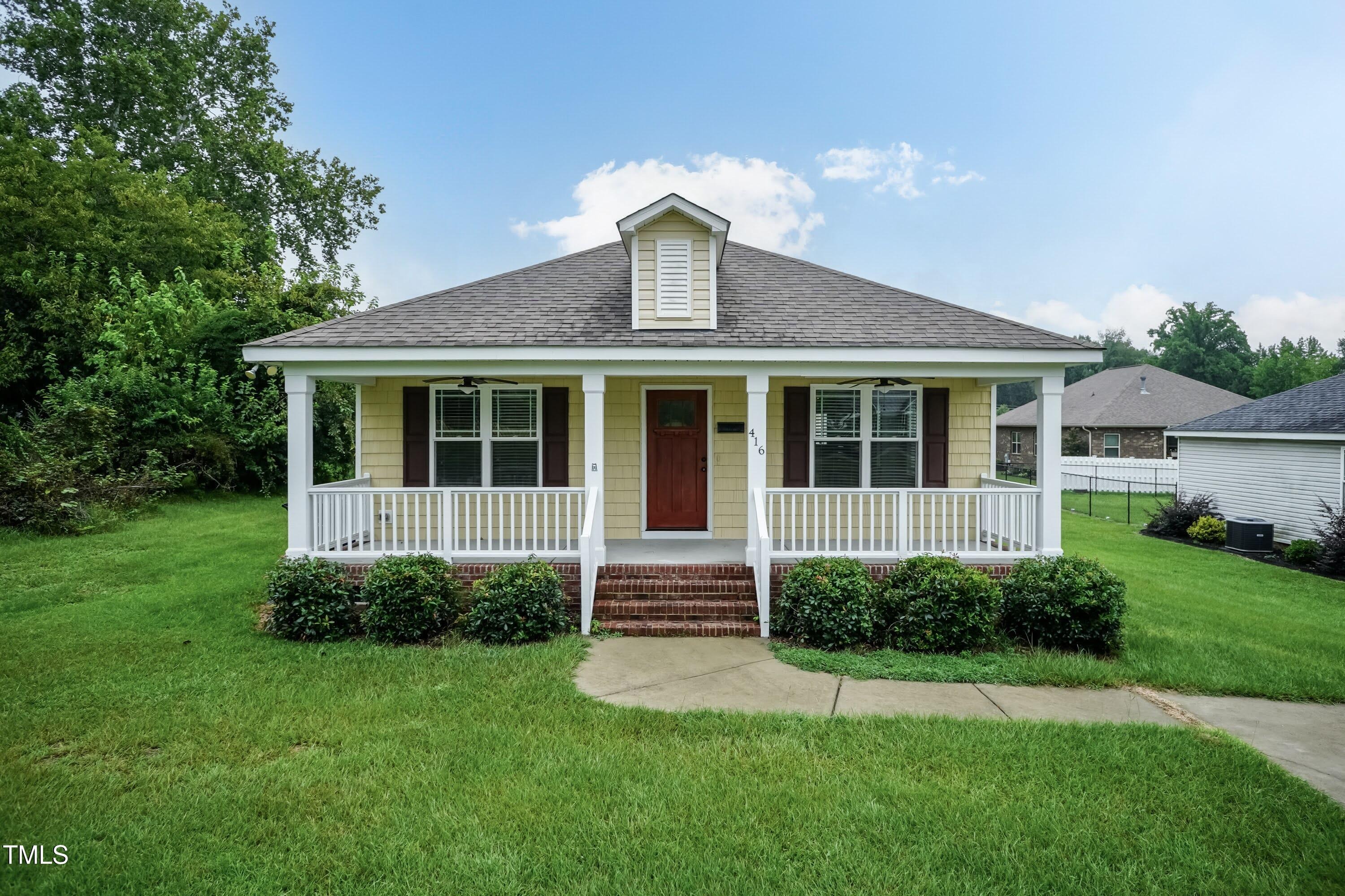 Martin St, Benson, NC 27504