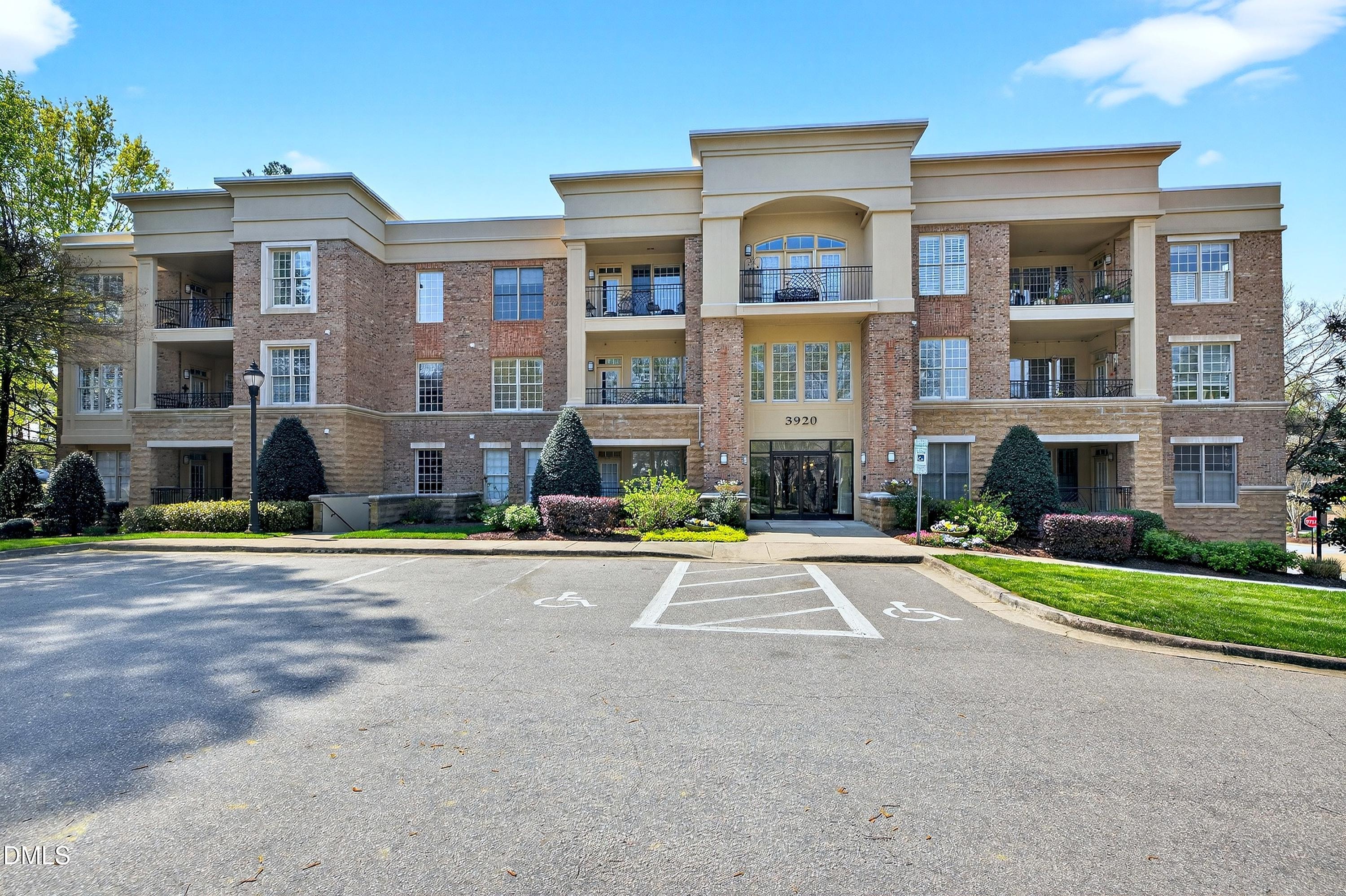 Essex Garden Ln, Raleigh, NC 27612