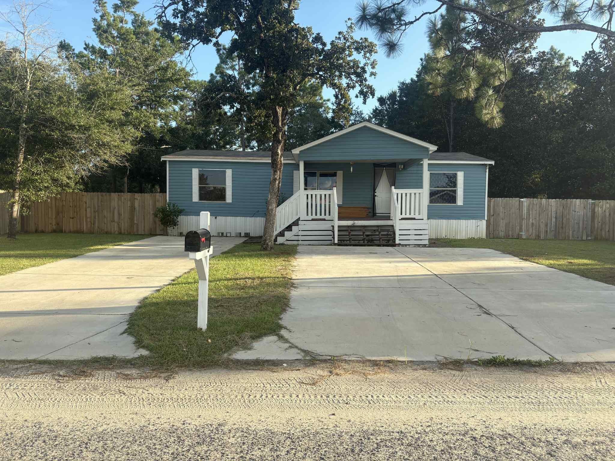 Rembrandt Cir, Defuniak Springs, FL 32433