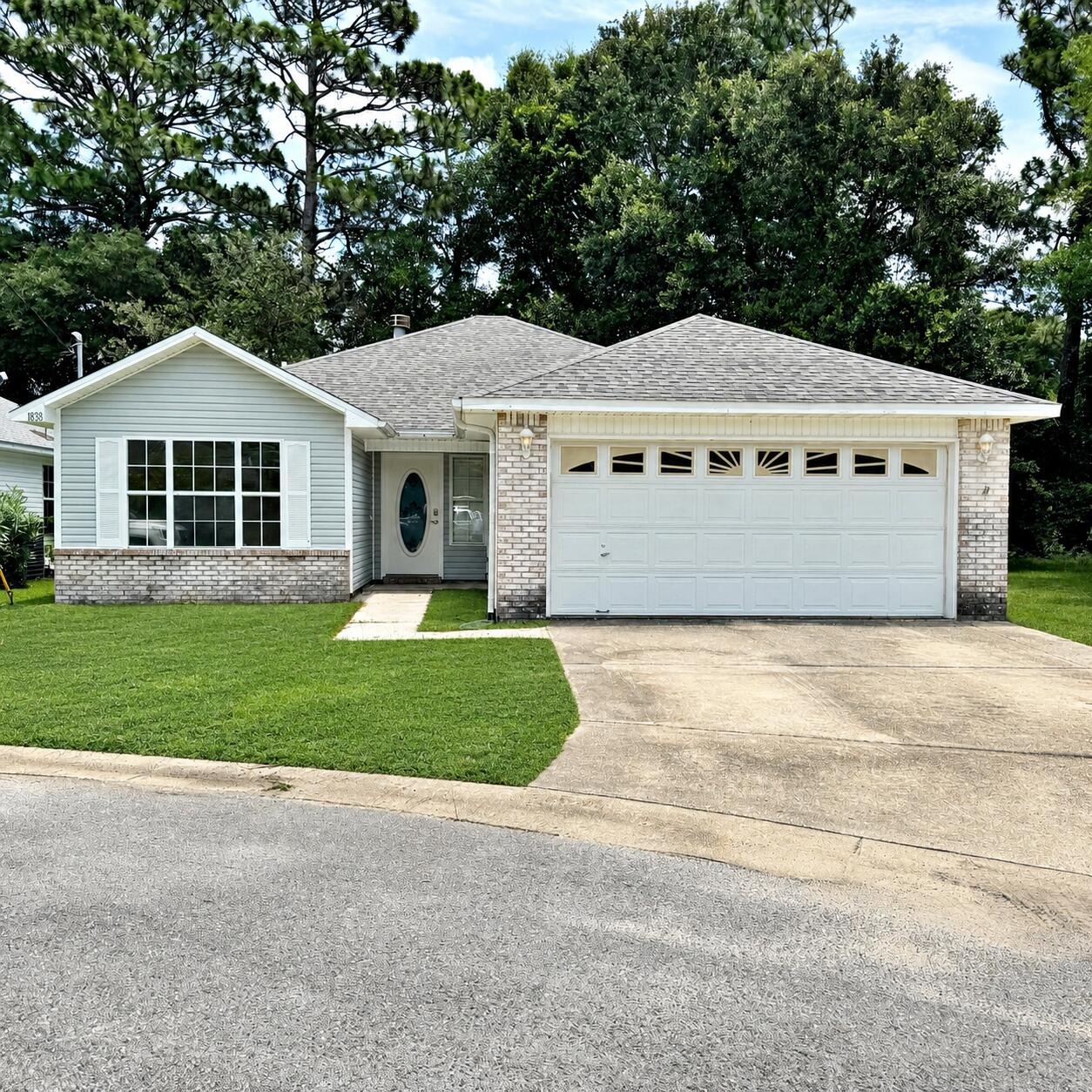 Brick Cir, Fort Walton Beach, FL 32547