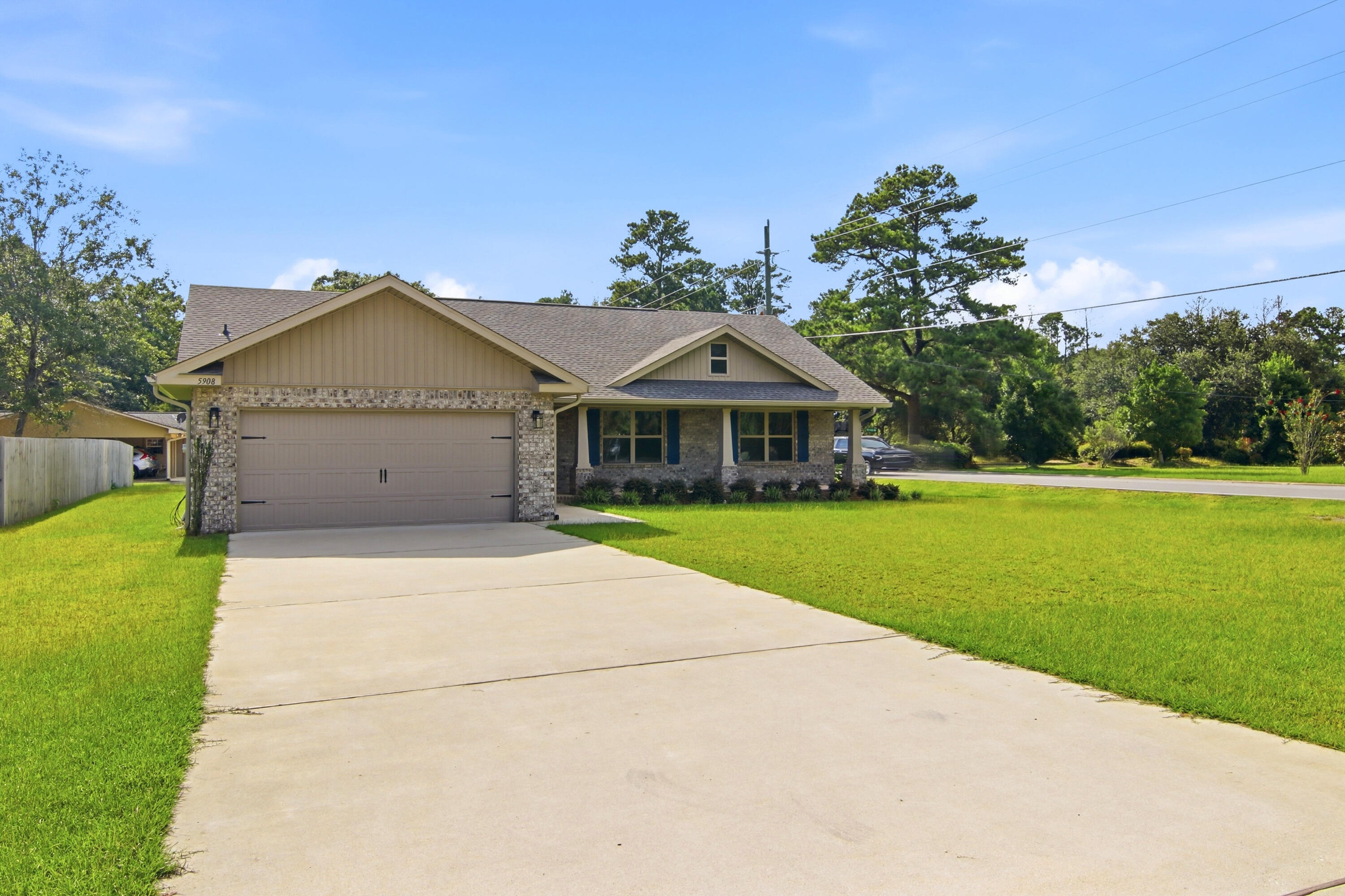 Silvercrest Blvd, Crestview, FL 32536