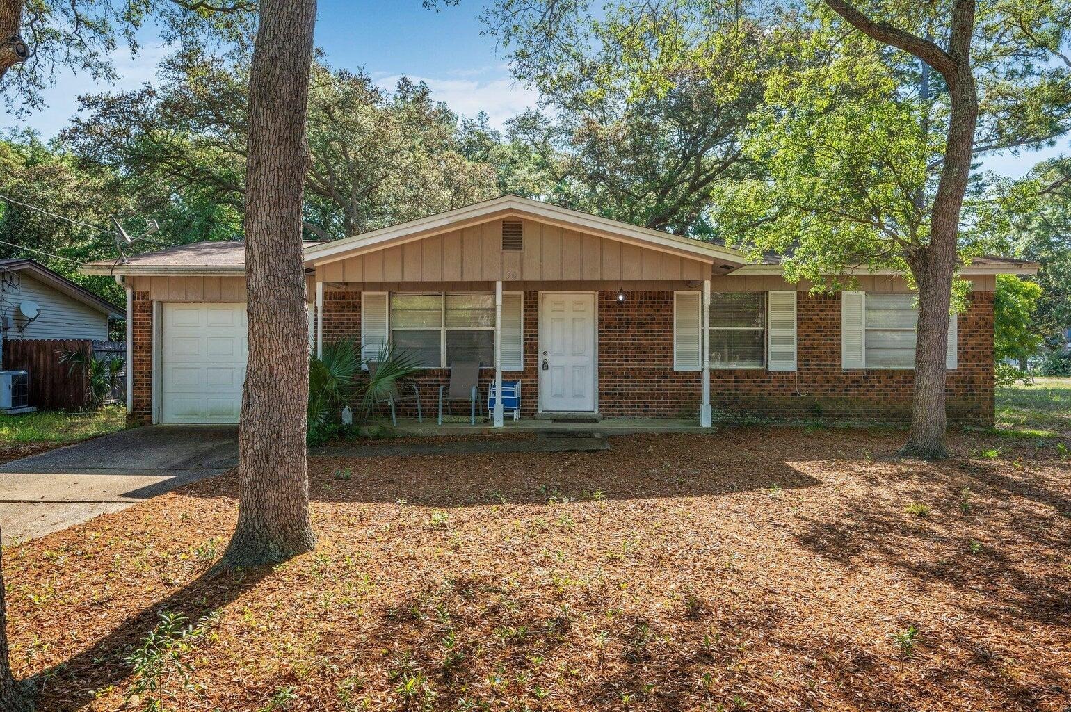 Berwick Cir, Shalimar, FL 32579