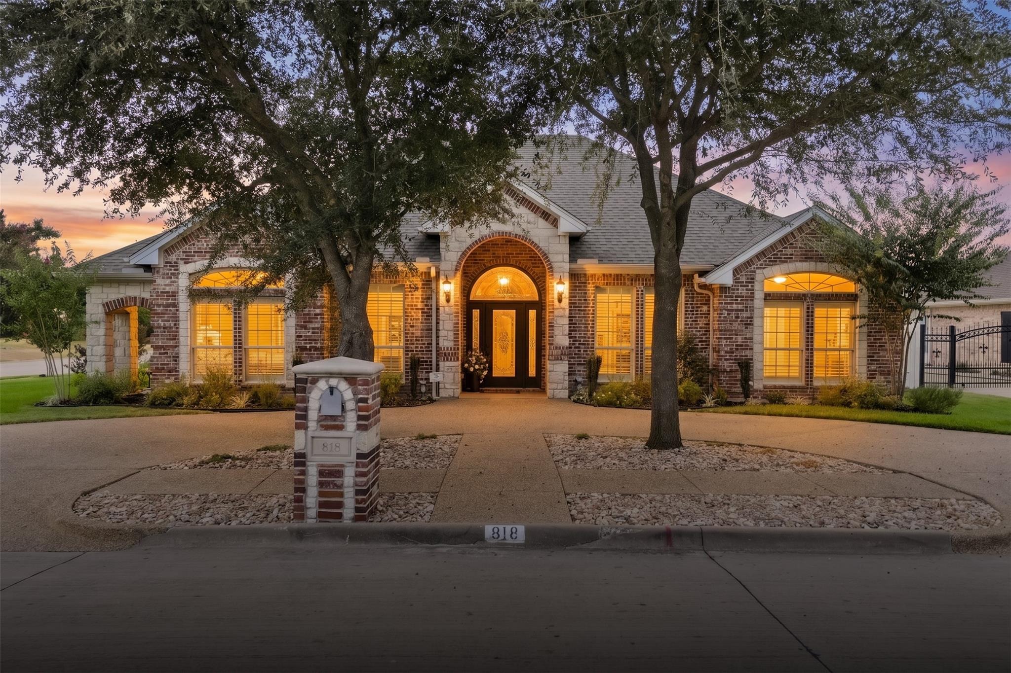 Amherst Dr, Waxahachie, TX 75165