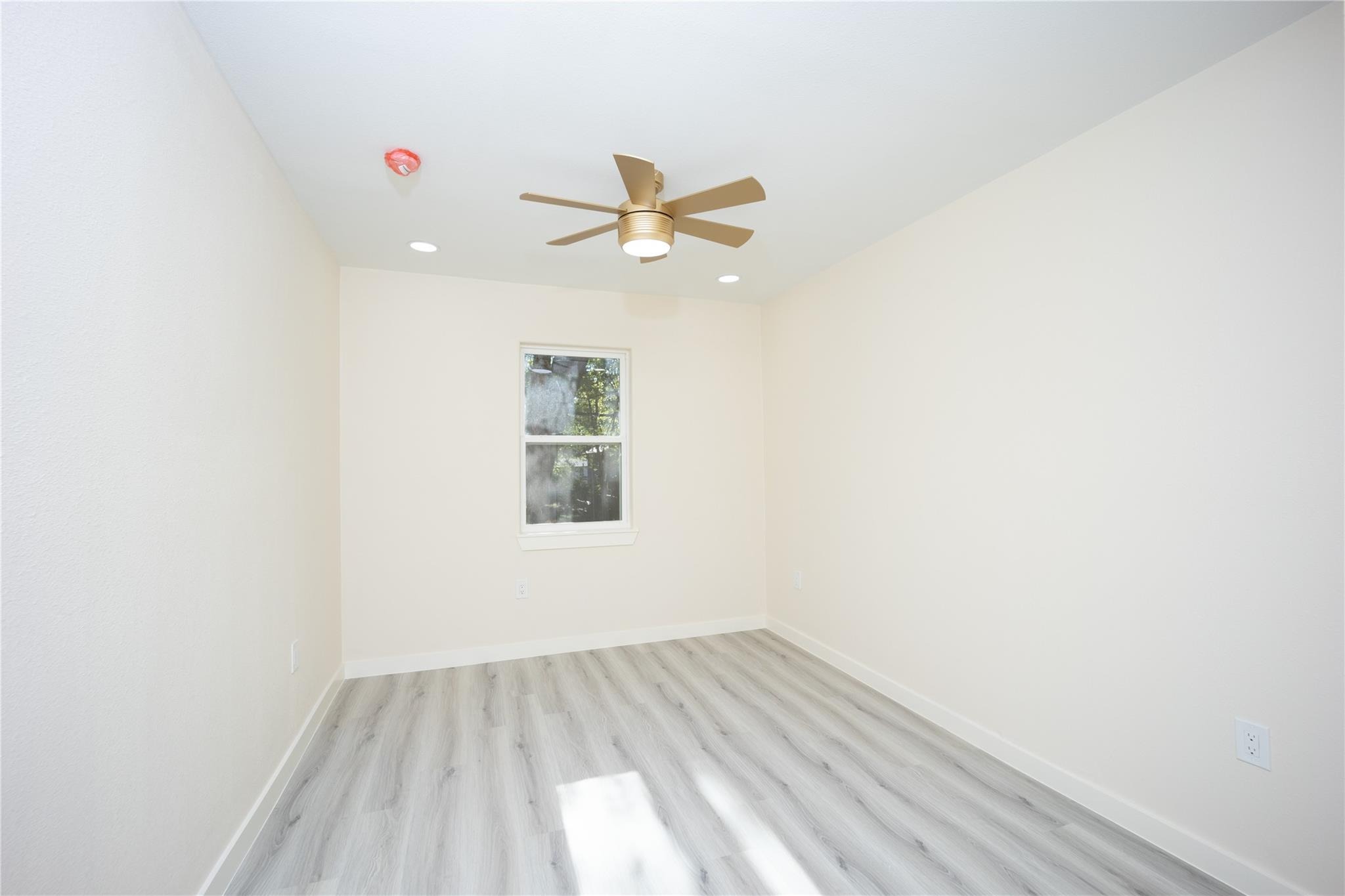Sherman St, Ennis, TX 75119