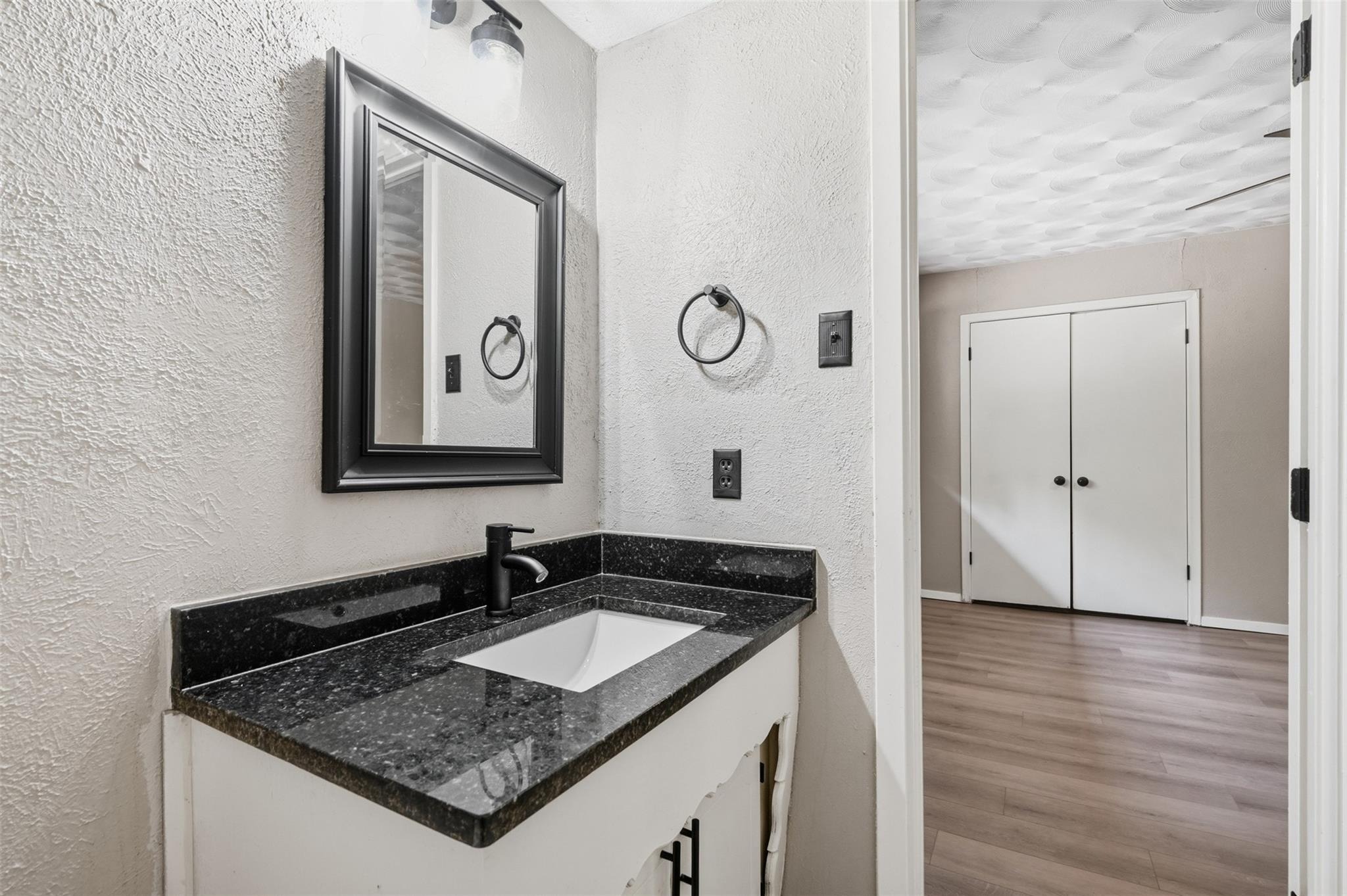 Shorewood Dr, Duncanville, TX 75116