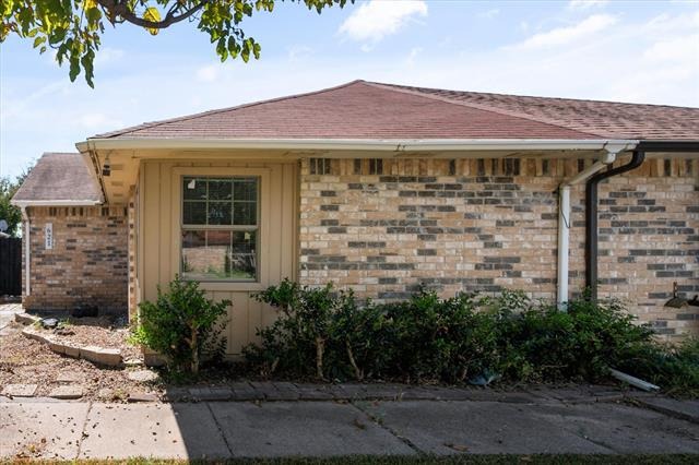 Stonehenge Dr, Grand Prairie, TX 75052