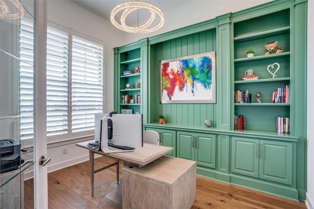 Woodwardia Dr, Los Angeles, CA 90077