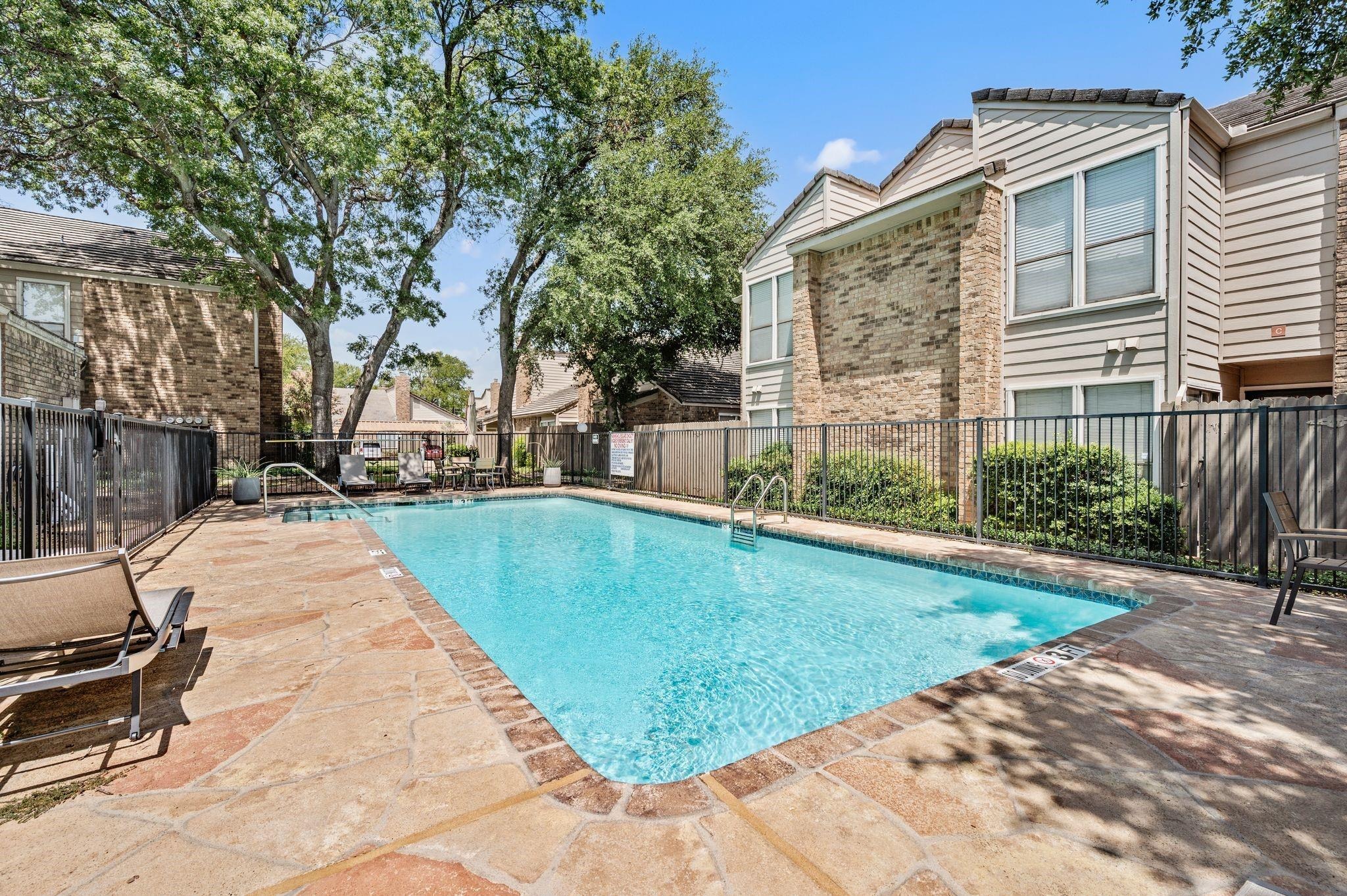 Brighton Dr, Arlington, TX 76012