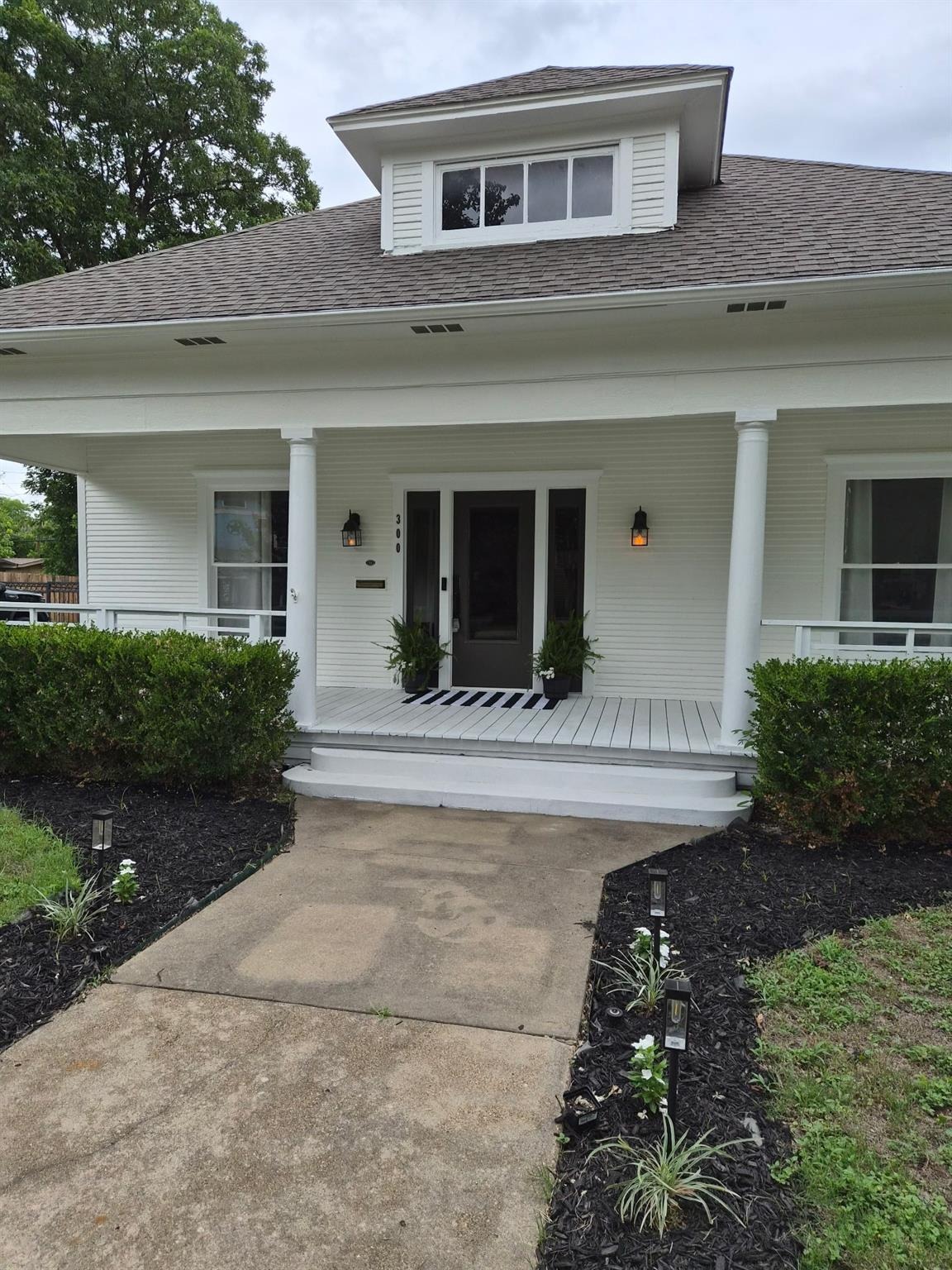 University Ave, Waxahachie, TX 75165