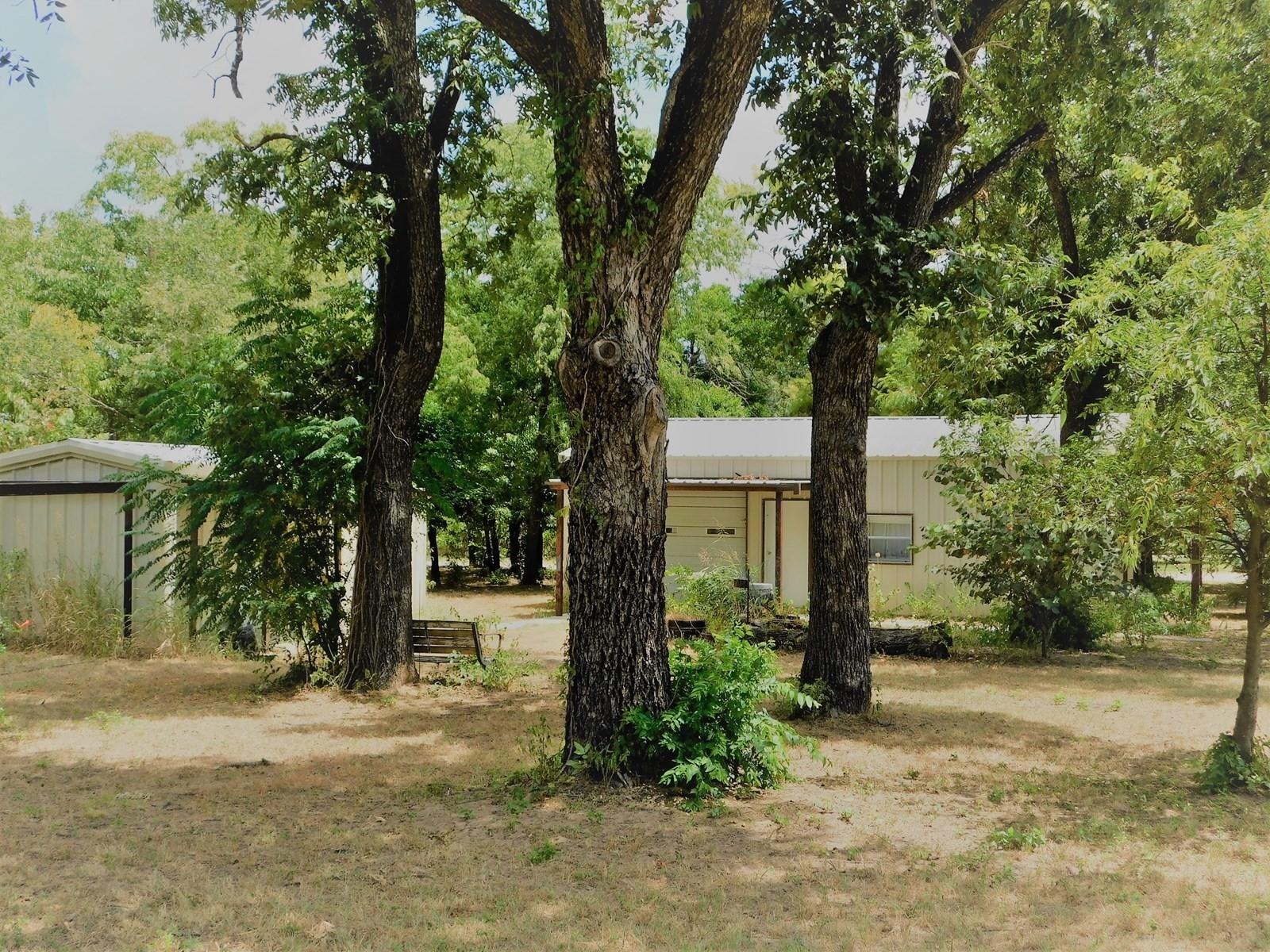 Brewster St, Rising Star, TX 76471