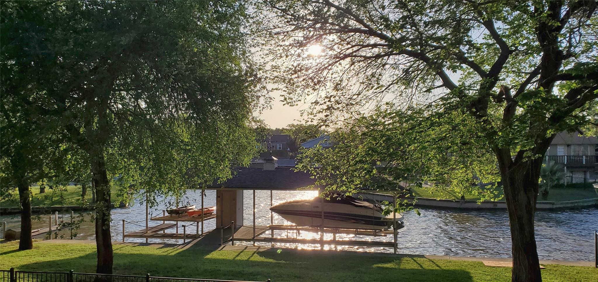 Spinnaker Ln, Azle, TX 76020