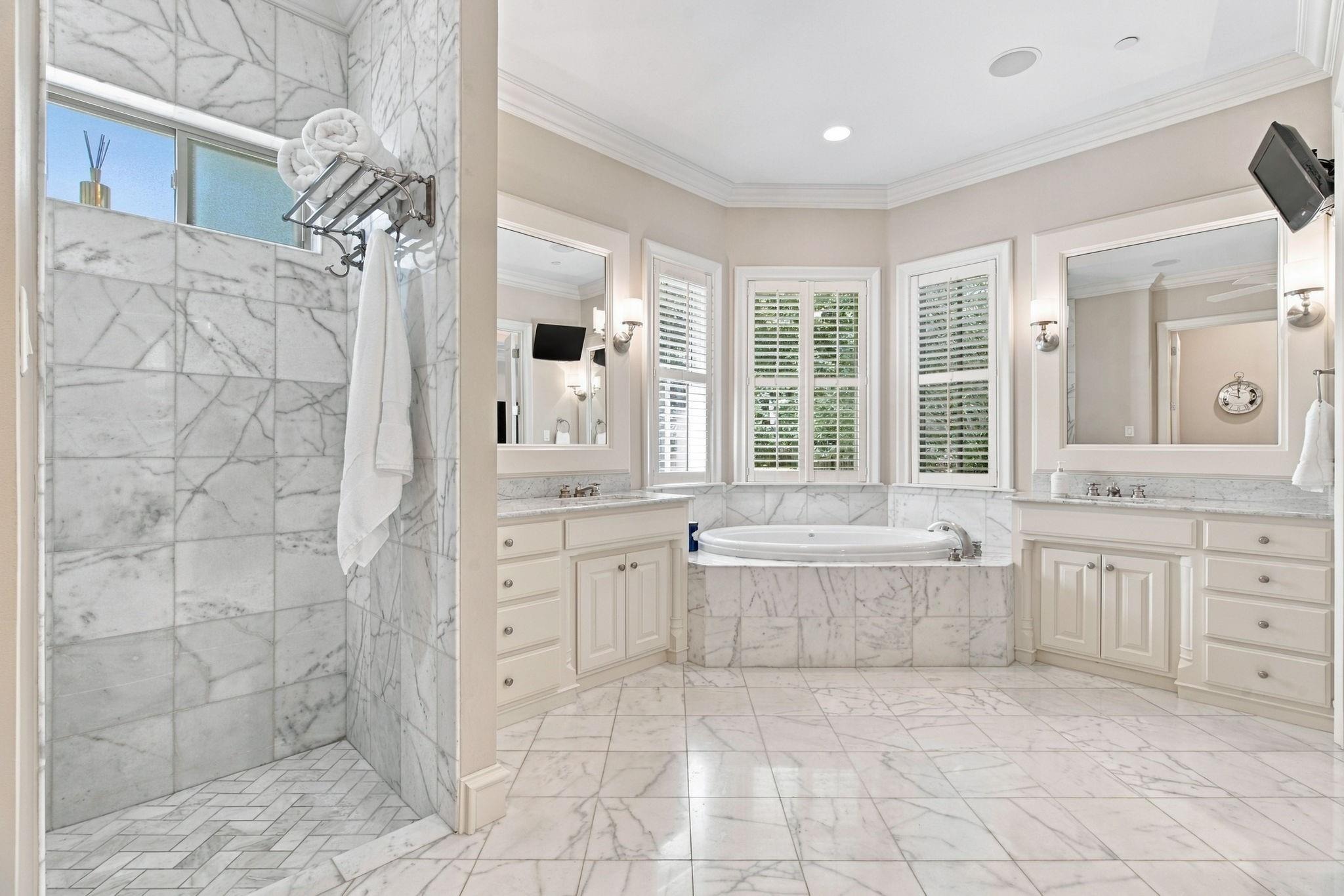 Manning Dr, Colleyville, TX 76034