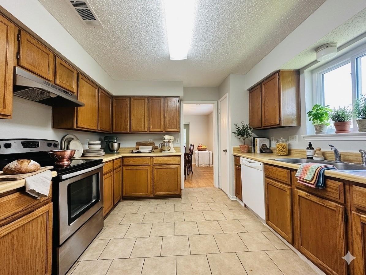 Kingswood Dr, Garland, TX 75040 #1